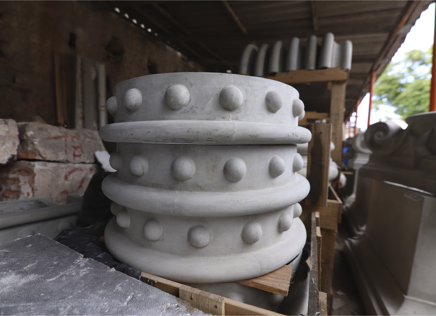 El arte del yeso y el cemento en la restauración del Club Cartagena