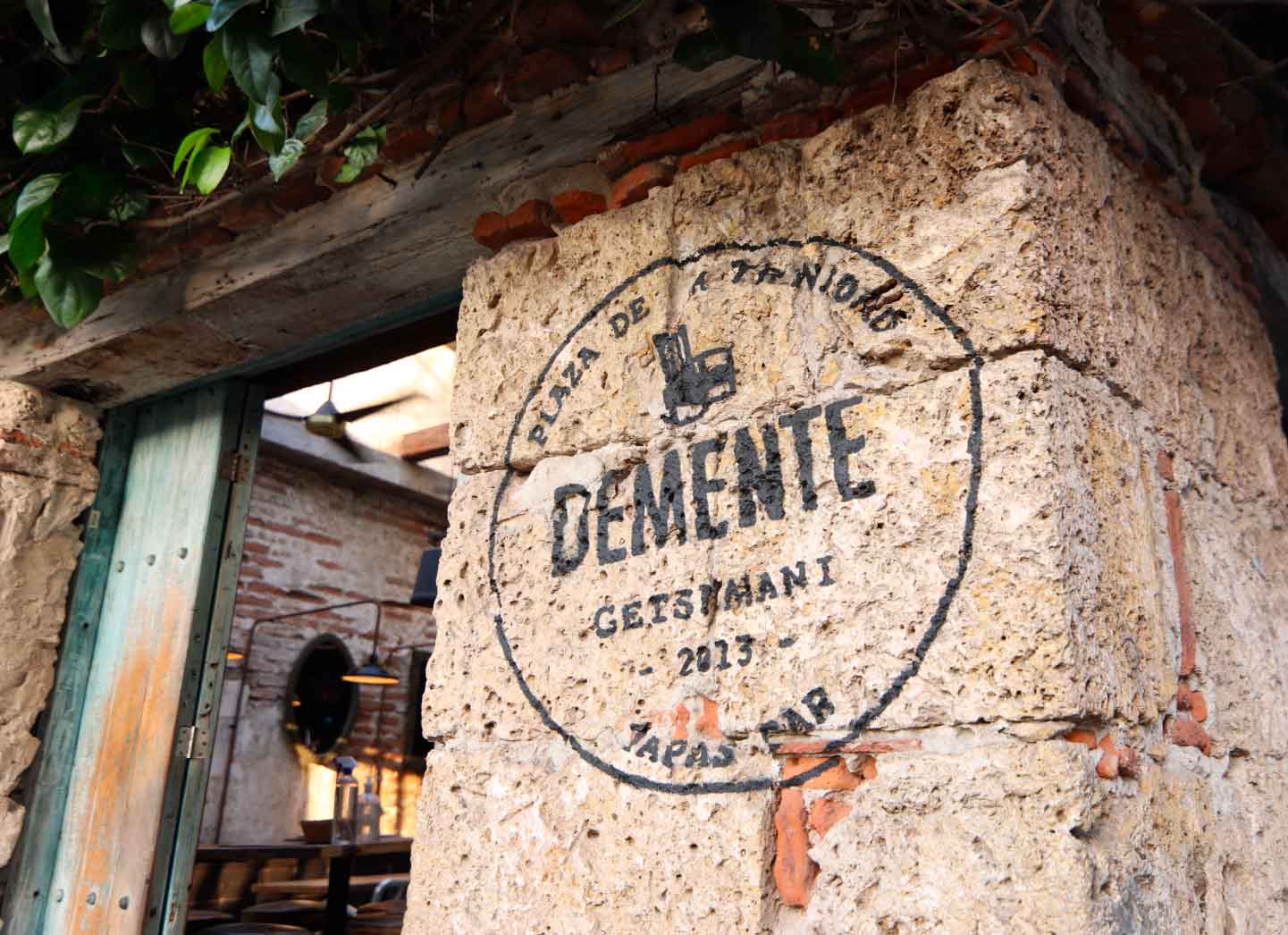 Demente: un bar para locos cuerdos