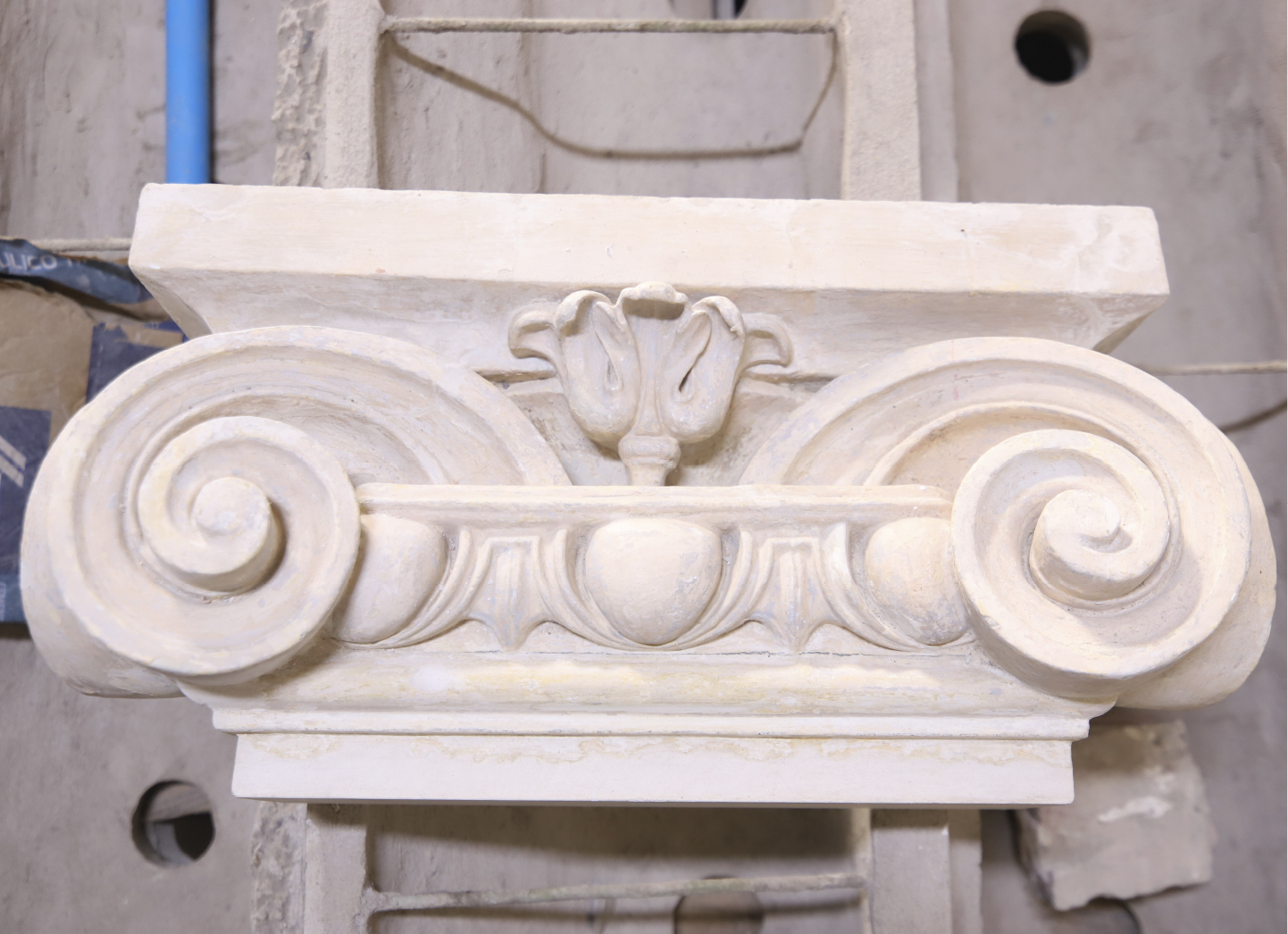 El arte del yeso y el cemento en la restauración del Club Cartagena